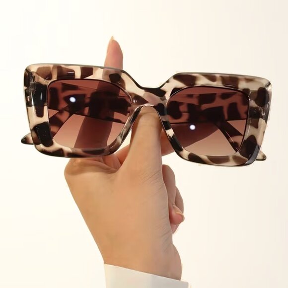 Women’s Brown Tortoise Sunglasses NWT - Picture 2 of 5